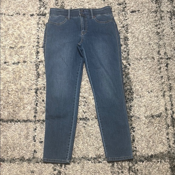 Max Studio Blue Skinny Jeans with Classic Indigo Hue - Picture 1 of 8